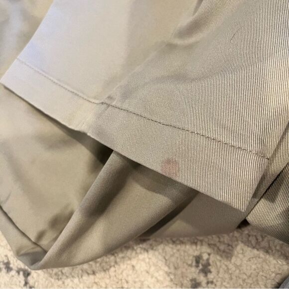 Izod Straight Leg Flat Front Chino Khaki Pants Size 34W 30L - Picture 7 of 7